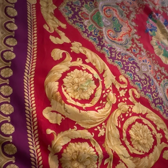 Versace 100% Silk Scarf. Hand Rolled. Multicolor. Made in Italy. 35”. - Picture 13 of 16